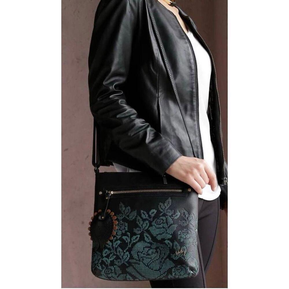 ✨Velez Crossbody Leather Bag✨